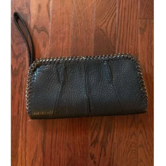 Jessica Simpson Black Pebbled Leather Chain Trim Wristlet Clutch - Picture 2 of 7
